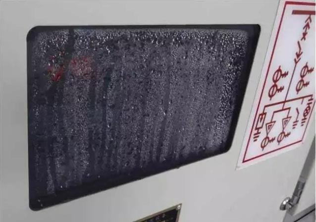 10KV高壓開(kāi)關(guān)柜受潮放電的原因有哪些 10KV高壓開(kāi)關(guān)柜受潮放電的原因有哪些