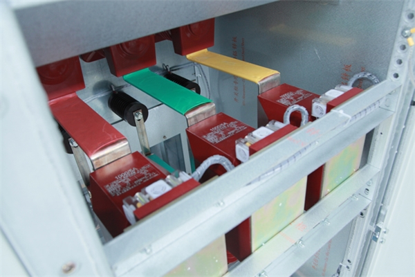 選擇高壓開關(guān)柜時，對柜體、防護(hù)等級和絕緣方面應(yīng)有哪些要求