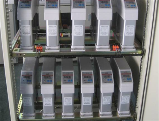 低壓開關(guān)柜內(nèi)電容器安全運(yùn)行的電流、電壓和溫度有什么要求